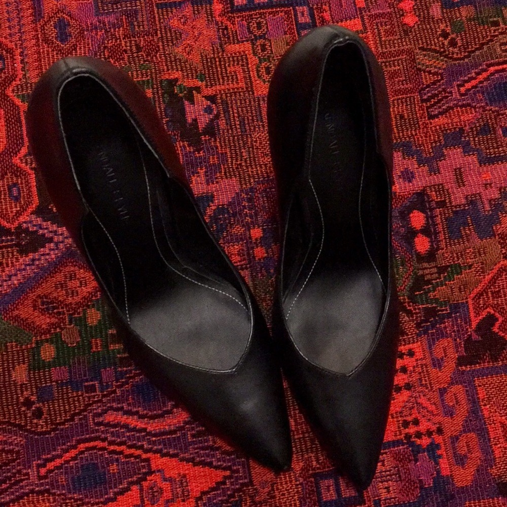 Kendall + Kylie black pumps with pointed heel